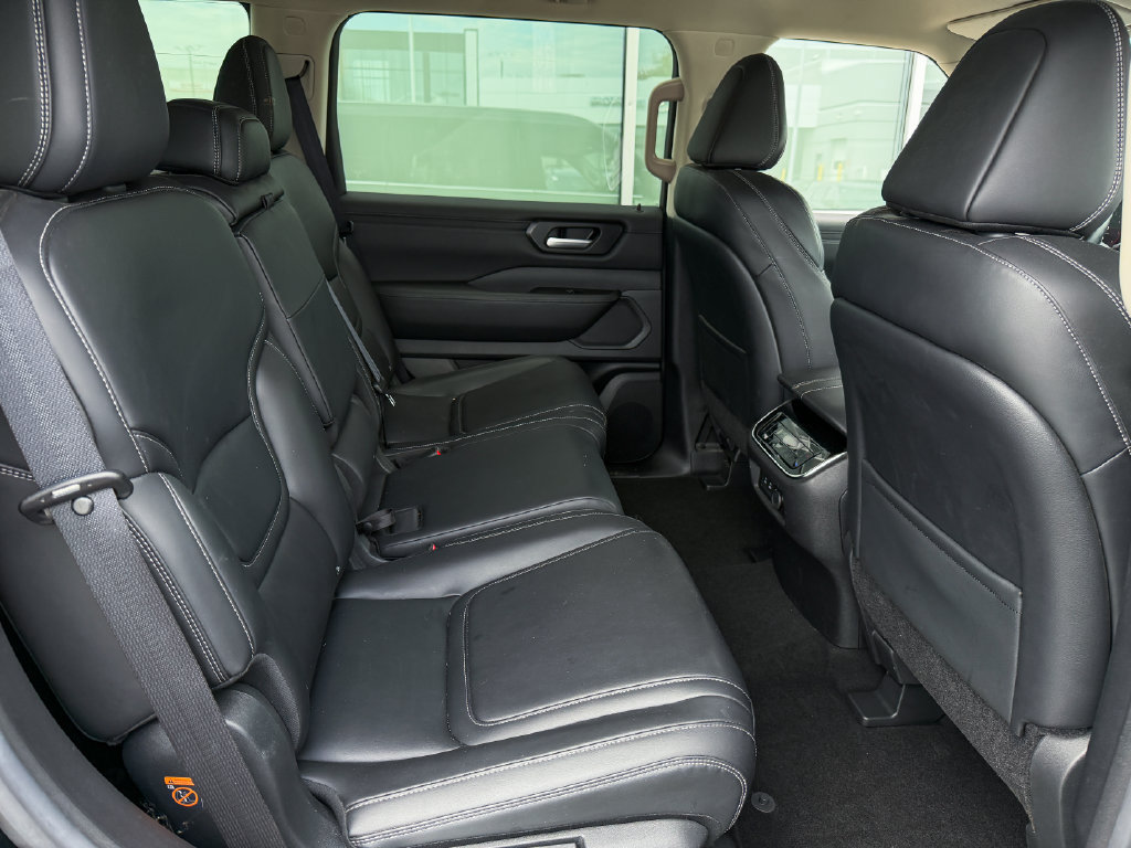 Used 2025 Nissan Armada SV AWD/4WD image 18