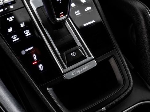 Used 2019 Porsche Cayenne S image 24