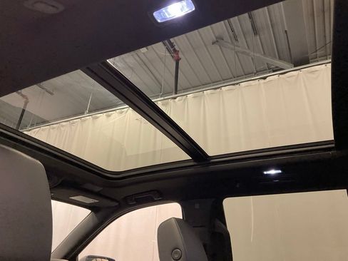 Used 2022 Cadillac Escalade Premium Luxury AWD/4WD image 37