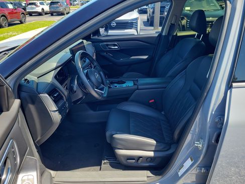 Certified 2024 Nissan Rogue Platinum w/ Platinum Premium Package FWD image 13