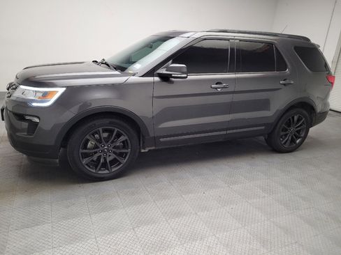 Used 2018 Ford Explorer XLT w/ Equipment Group 202A FWD image 2