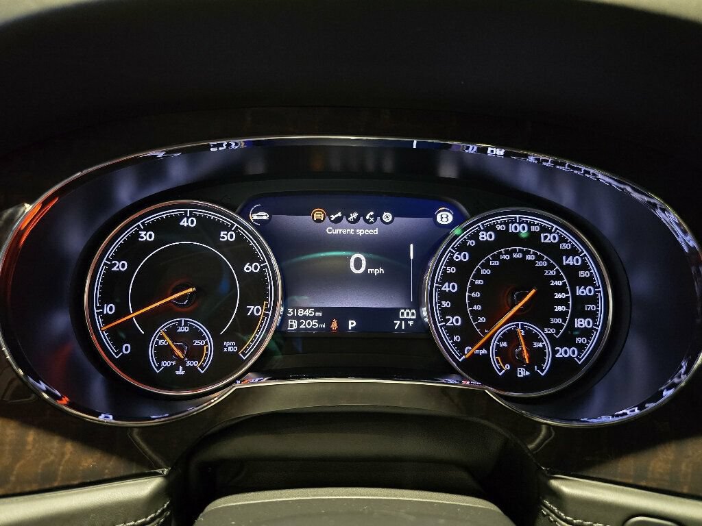 Used 2019 Bentley Bentayga AWD/4WD image 9
