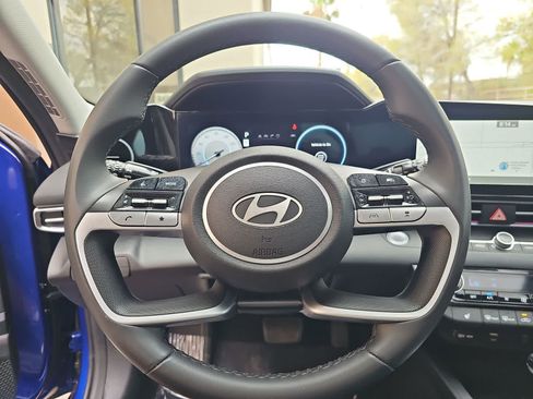 Used 2024 Hyundai Elantra SEL w/ Convenience Package FWD image 19
