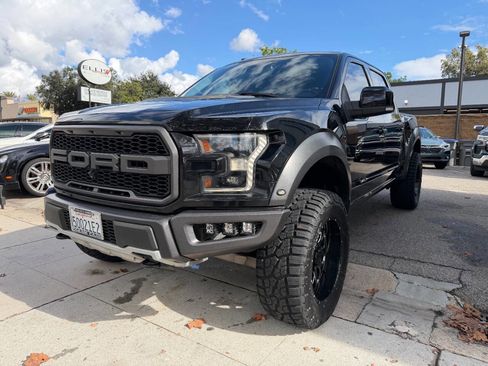 Used 2017 Ford F150 Raptor w/ Equipment Group 802A Luxury image 5