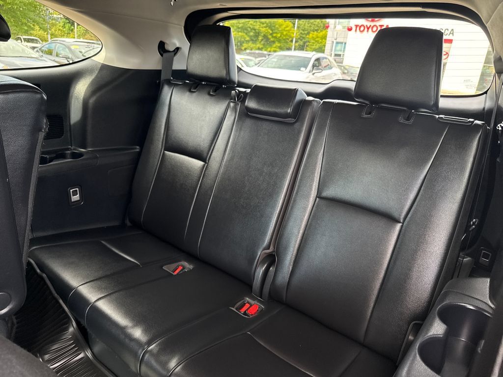 Used 2023 Toyota Highlander XLE AWD/4WD image 42