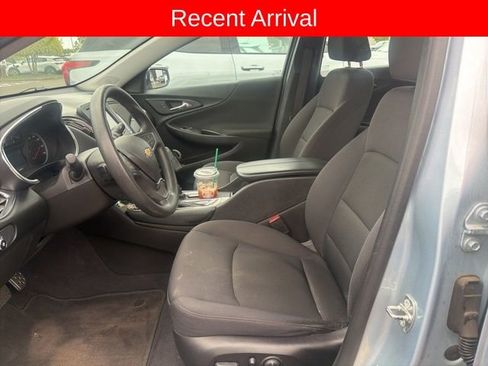 Used 2017 Chevrolet Malibu LT FWD image 10