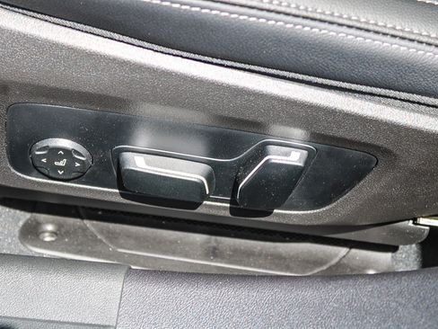 New 2026 BMW 330i Sedan w/ M Sport Package RWD image 19