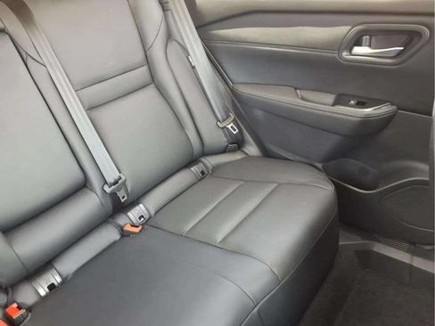 Used 2024 Nissan Rogue SV w/ SV Premium Package FWD image 18