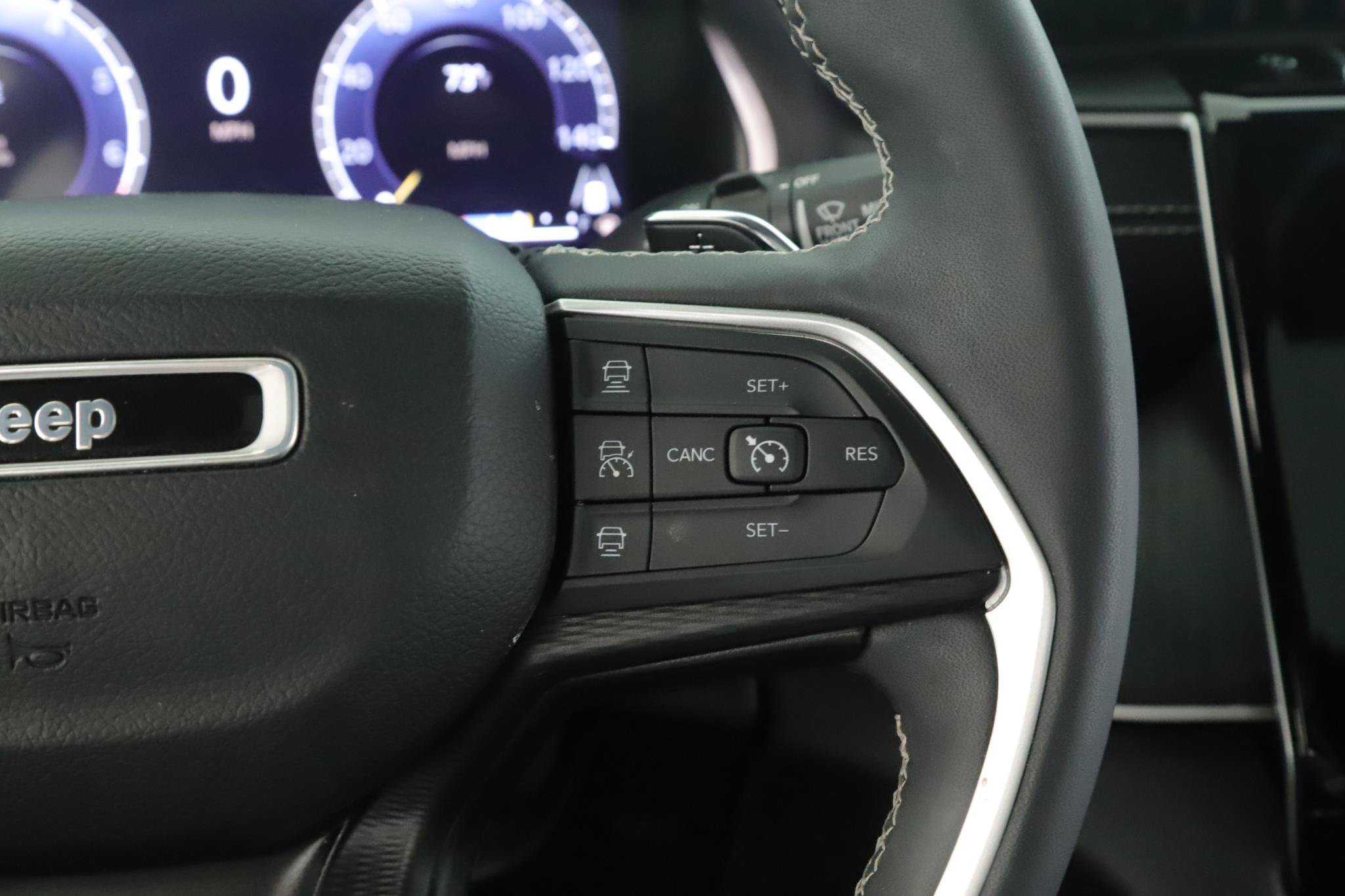 Used 2023 Jeep Grand Cherokee Altitude AWD/4WD image 10