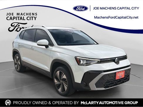 Used 2025 Volkswagen Taos SE AWD/4WD image 1