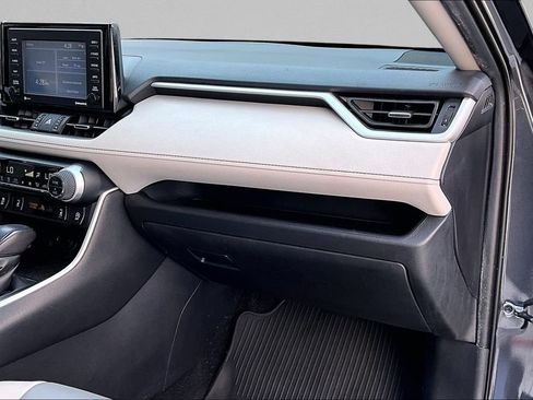 Certified 2020 Toyota RAV4 XLE Premium FWD image 29
