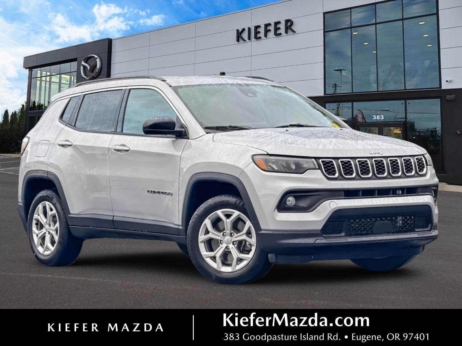 Used 2024 Jeep Compass Latitude AWD/4WD image 1