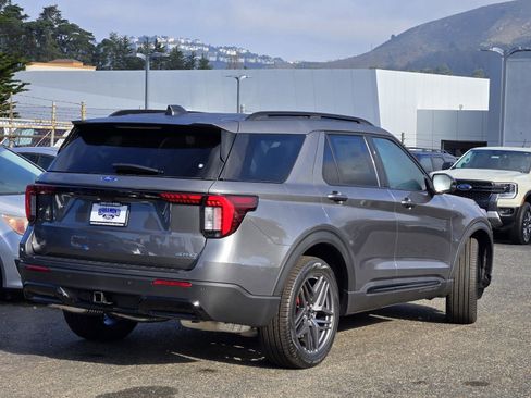 New 2026 Ford Explorer ST-Line w/ ST-Line Street Pack image 4