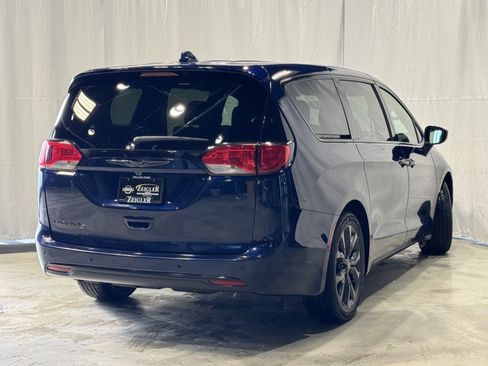 Used 2018 Chrysler Pacifica Touring Plus w/ S Appearance Package image 6