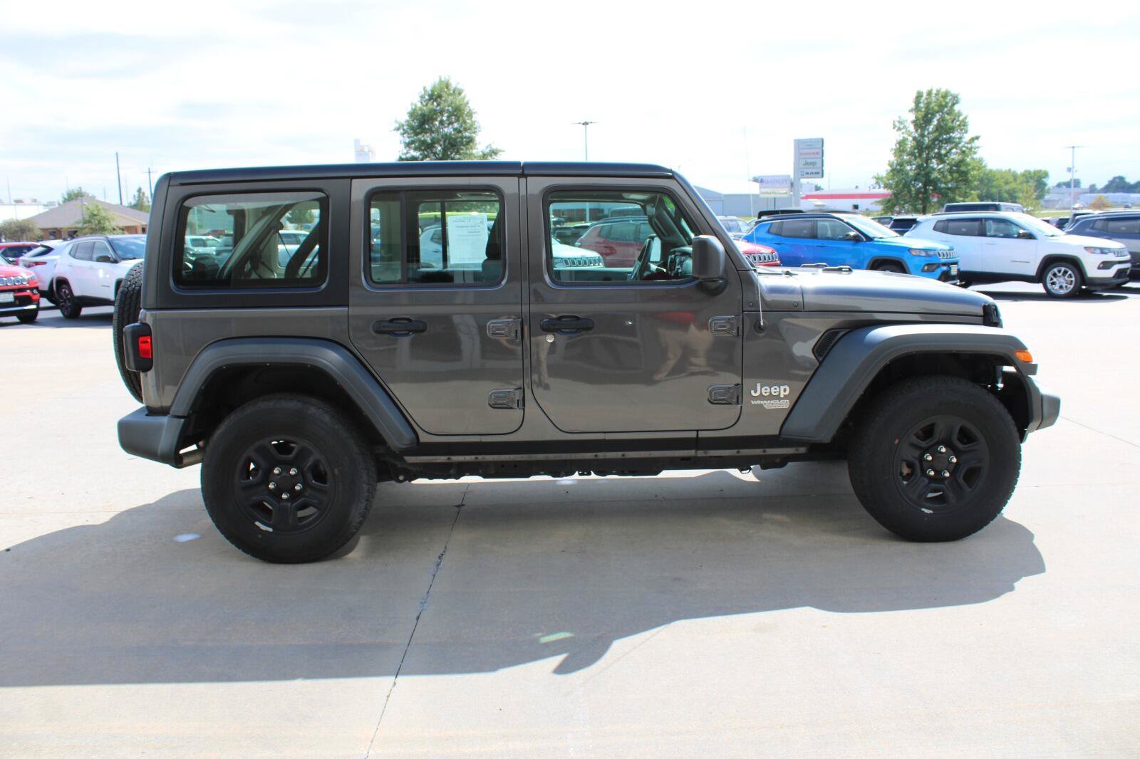 Used 2018 Jeep Wrangler Unlimited Sport AWD/4WD image 6