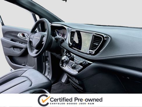Used 2023 Chrysler Pacifica Touring-L w/ S Appearance Package FWD image 5