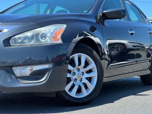 Used 2014 Nissan Altima 2.5 S w/ Display Audio Package FWD image 2