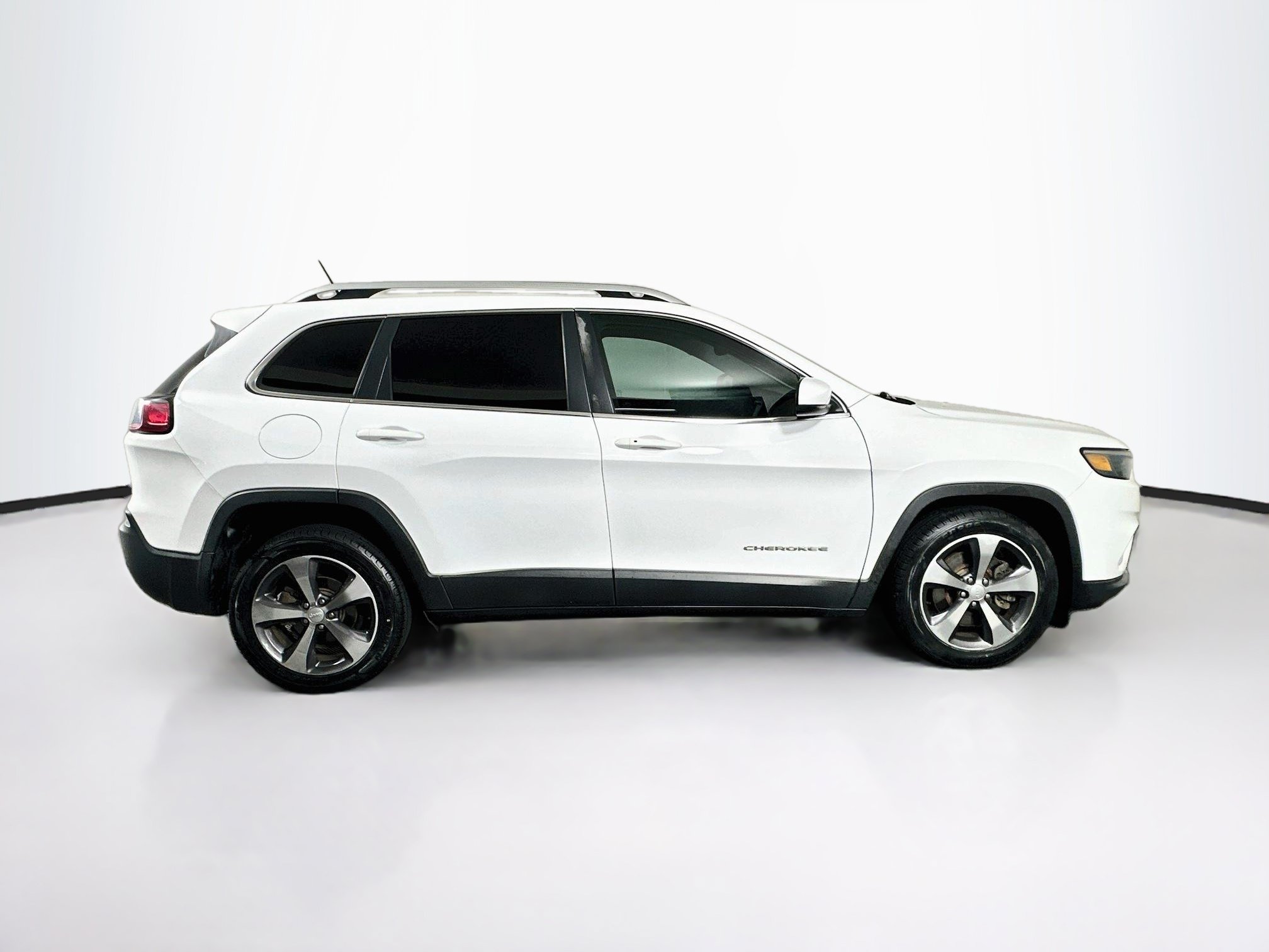 Used 2019 Jeep Cherokee Limited FWD image 10
