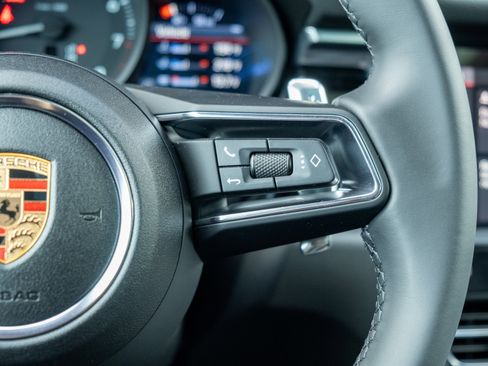 Certified 2025 Porsche Macan image 25