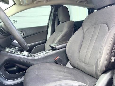 Used 2015 Chrysler 200 Limited FWD image 9