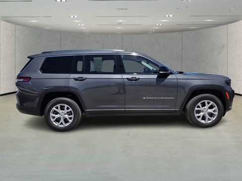Used 2022 Jeep Grand Cherokee L Limited image 2