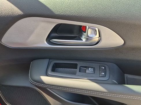 New 2025 Chrysler Pacifica Limited w/ Trailer Tow Group image 22