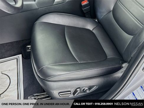 Used 2022 Toyota RAV4 XLE Premium image 18