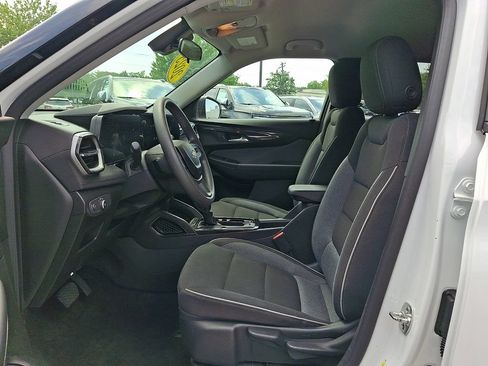 Used 2025 Chevrolet TrailBlazer LS w/ LS Convenience Package AWD/4WD image 13