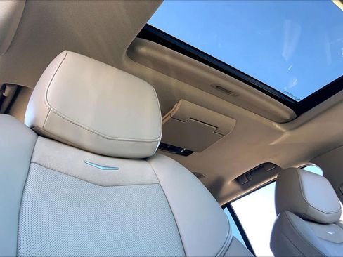 Used 2017 Cadillac Escalade Premium Luxury image 13