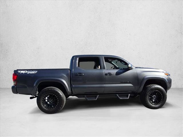 Used 2017 Toyota Tacoma TRD Sport w/ Tow Package (A/T) AWD/4WD image 4