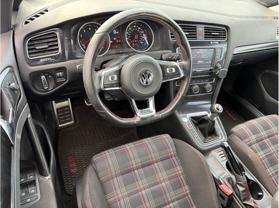 Used 2017 Volkswagen GTI SE FWD image 2