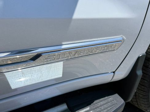 Used 2023 Chevrolet Silverado 1500 High Country w/ High Country Premium Package AWD/4WD image 8