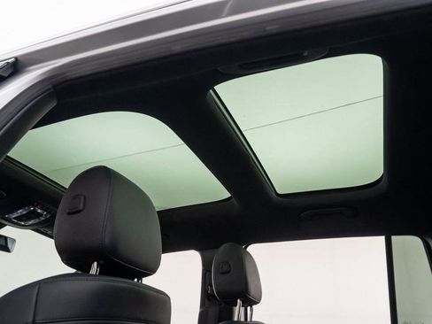 Used 2021 Mercedes-Benz GLB 250 4MATIC w/ Premium Package image 19