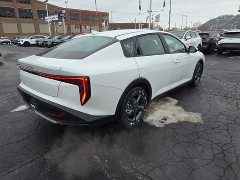 New 2026 Kia K4 LXS image 7