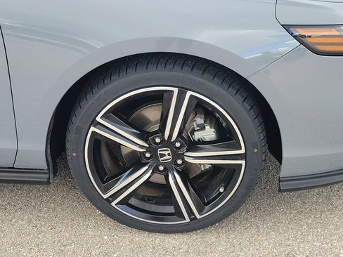 Used 2023 Honda Accord Sport image 7