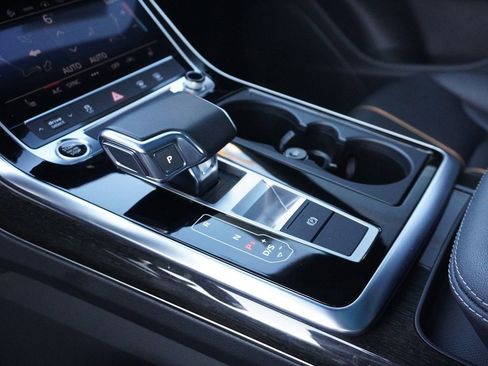 Used 2024 Audi Q8 Premium image 60