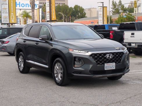 Used 2019 Hyundai Santa Fe SE image 3