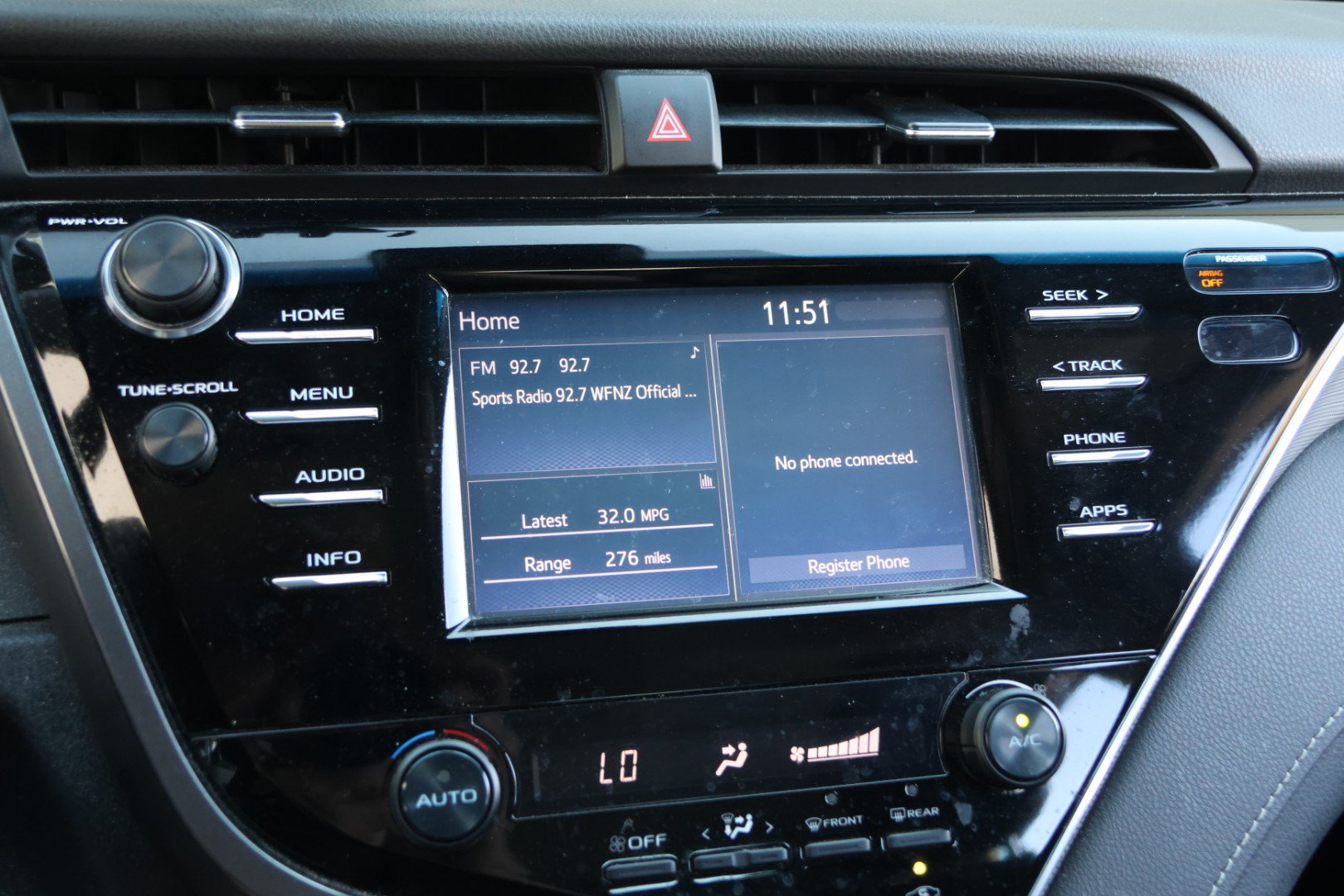 Used 2018 Toyota Camry SE FWD image 17