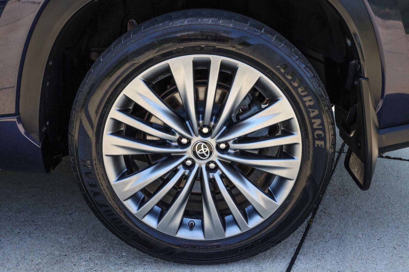 Used 2020 Toyota Highlander Platinum AWD/4WD image 27