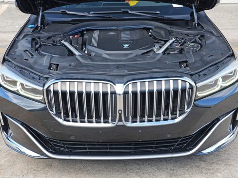 Used 2021 BMW 740i xDrive AWD/4WD image 7