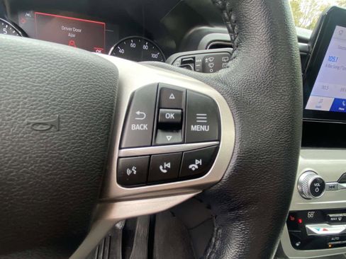Used 2020 Ford Explorer XLT w/ Equipment Group 202A AWD/4WD image 15