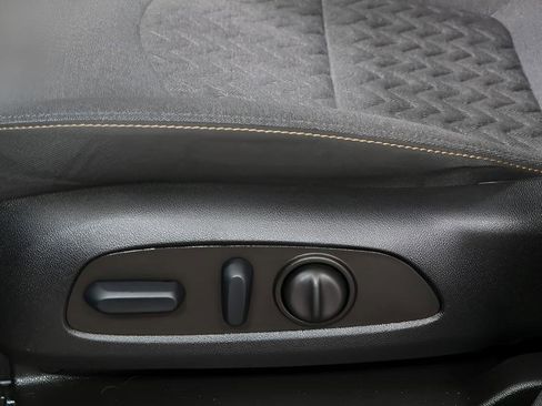 Used 2023 Chevrolet Equinox LT image 19