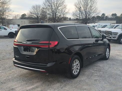 New 2026 Chrysler Pacifica Select image 5