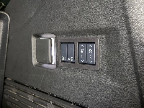 Used 2025 Chevrolet Tahoe Premier AWD/4WD image 41