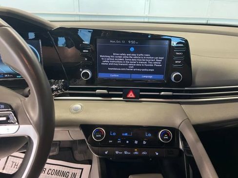 Used 2022 Hyundai Elantra SEL w/ Convenience Package image 10