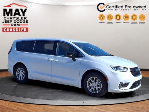 Used 2024 Chrysler Pacifica Touring-L image 21