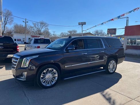 Used 2015 Cadillac Escalade ESV Platinum image 2