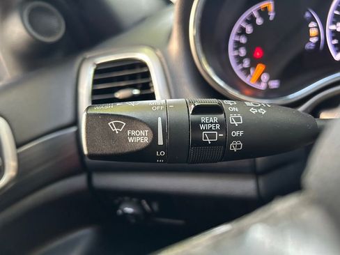 Used 2020 Jeep Grand Cherokee Altitude RWD image 22