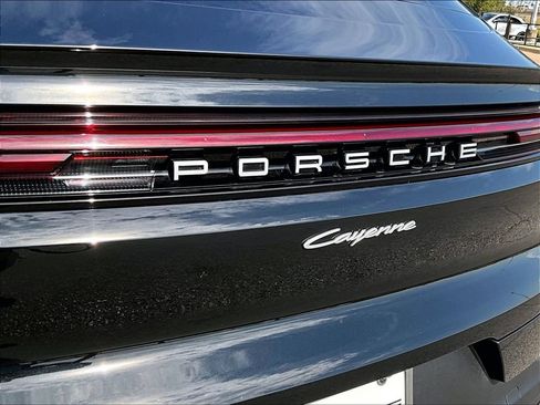 Certified 2024 Porsche Cayenne Coupe AWD/4WD image 22