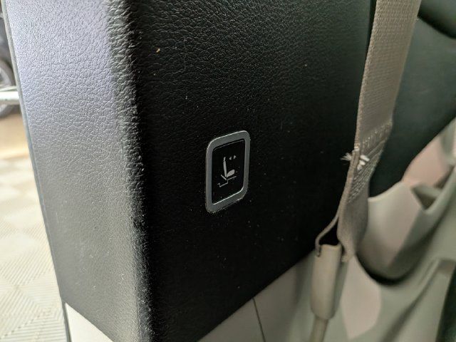 Used 2017 Chrysler Pacifica Touring-L FWD image 26